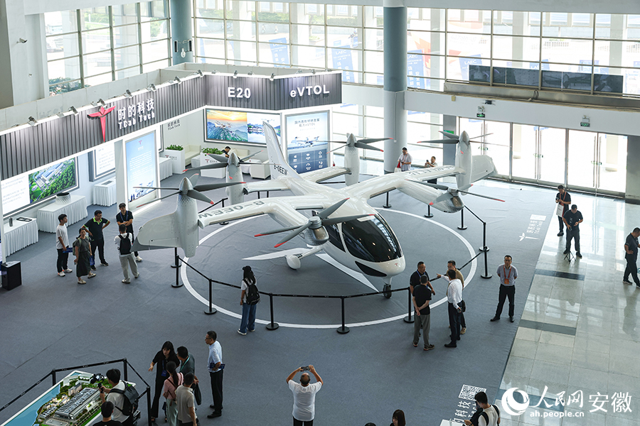 时的科技展出的E20 eVTOL明星机型。人民网记者 张俊摄
