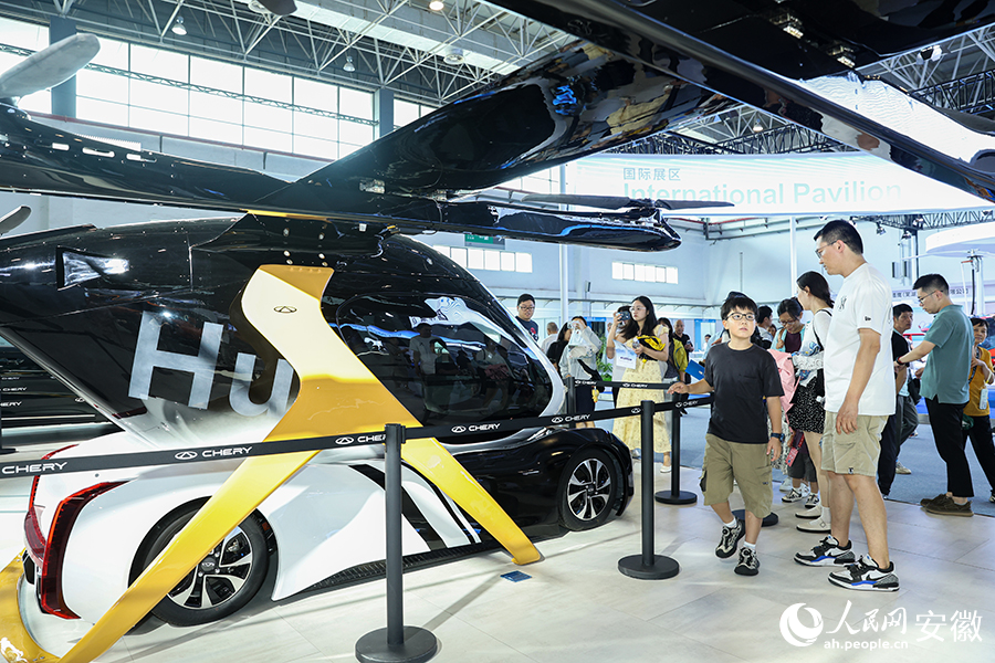 奇瑞飞行汽车备受关注。人民网记者 张俊摄