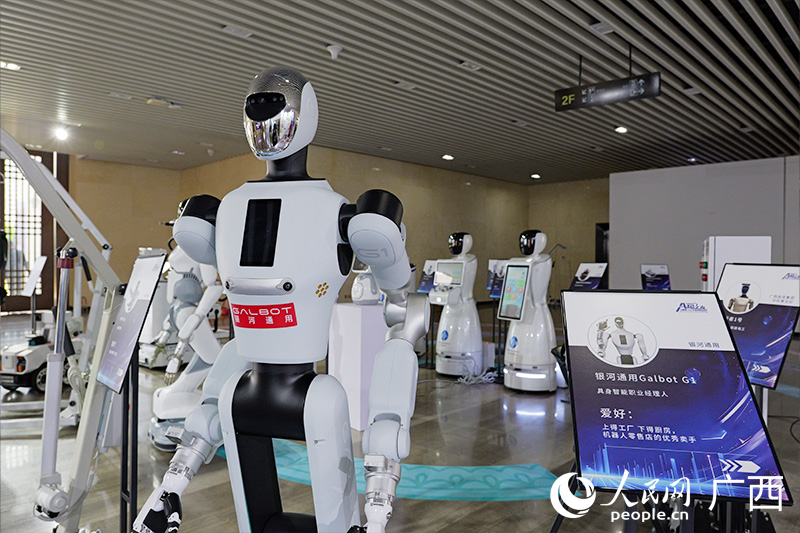 展出機器人。人民網 梁章暉攝
