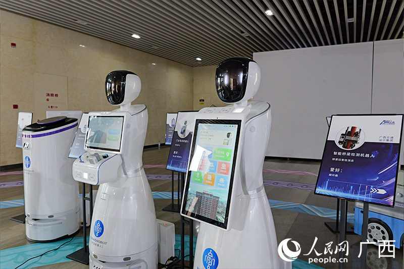 展出機器人。人民網 梁章暉攝
