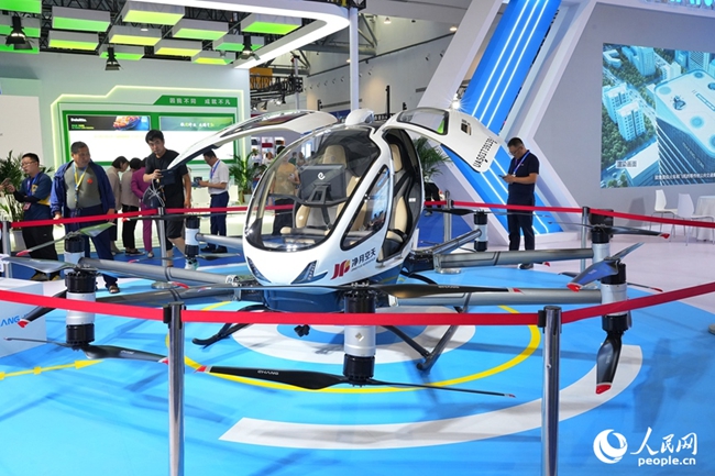 东北亚博览会上展示的飞行器。人民网记者 李洋摄