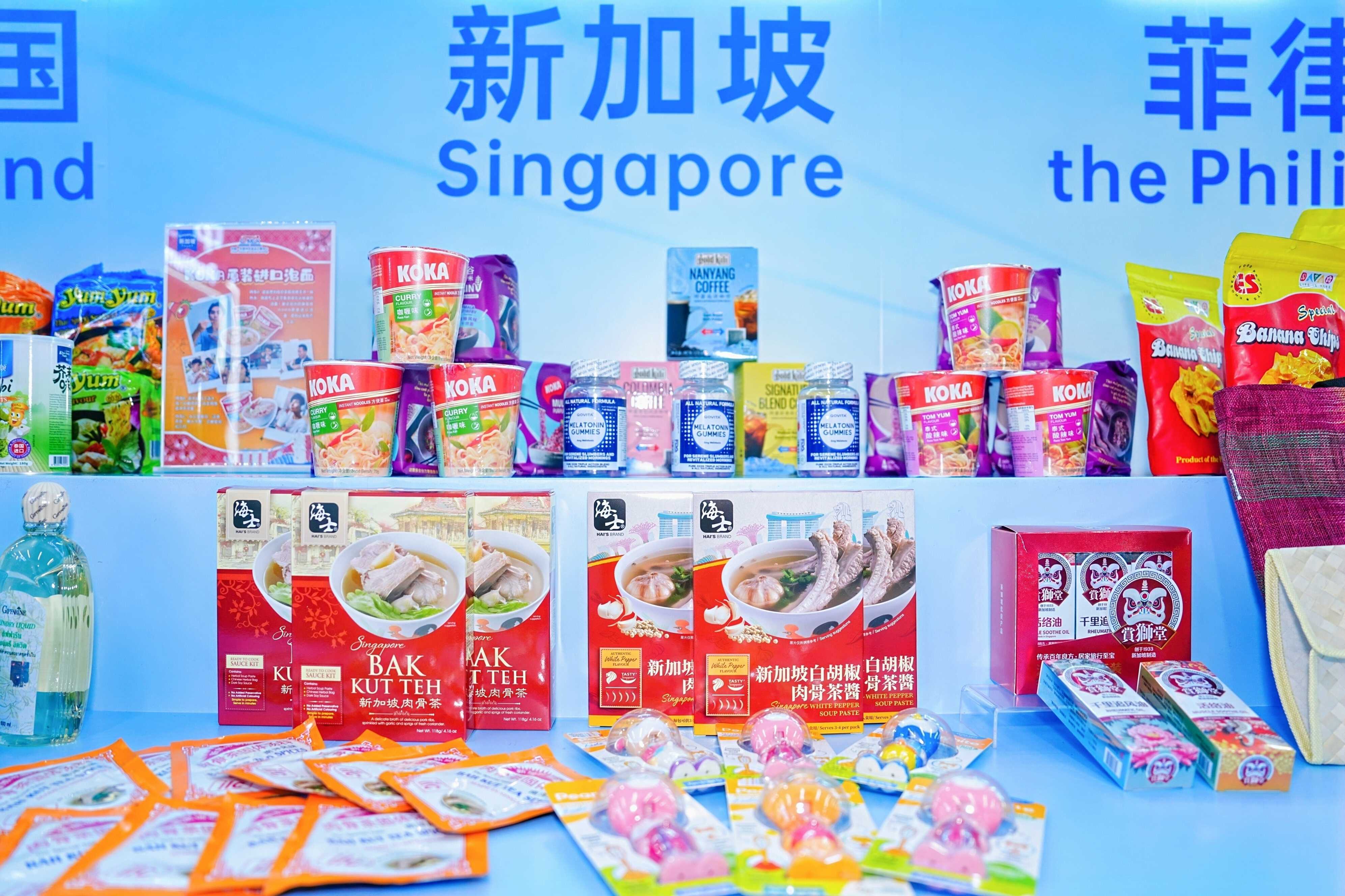 会场外展出东盟好物。主办方供图